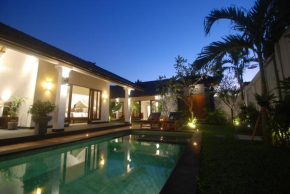 Отель Villa in central Seminyak  Kuta